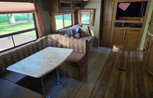 2017 Catalina Legacy 293QBCK RV rental photo 5