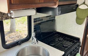Easy To Drive, Pet Friendly, Offgrid Capable Fun!