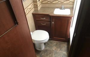 2014 Winnebago chalet 31JR Bunk house #10