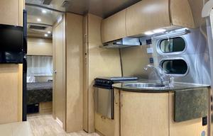 Airstream Flying Cloud 25FB|Delivery & full hookup
