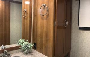 Glory Bound Adventure Coach *2 BATHROOMS*