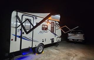 2016 Venture RV Sonic Lite 150VRK RV rental photo 3