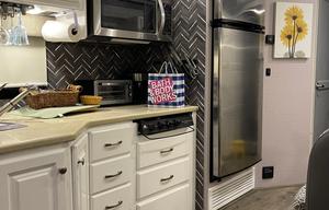 2015 Palazzo 36.1 RV rental photo 7