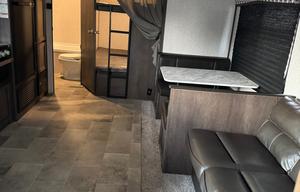 2020 Dutchmen RV Coleman Lantern Series 263BH RV rental photo 9