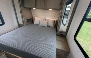 Outback | Large & Luxurious w/ Bunkhouse Sleeps 10