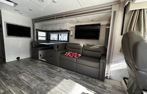 Easy-to-Drive ClassA w/ Surprising Amount of Room