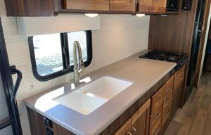 SKYLAR - 2020 Winnebago Outlook 31N 11704 PWI