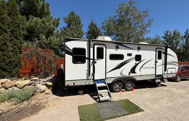 Travel Trailer with King Bed, StarLink & Generator