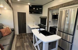 Huge 2 bedroom 2 bathroom 5th wheel