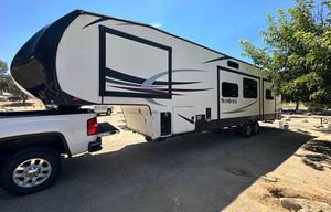 42ft Sundance 5th Wheel. Sleeps 10!