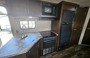 2016 Cherokee Grey Wolf 26DBH RV rental photo 11