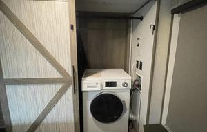 2 bedroom, 2 full baths, 43’ fifth wheel