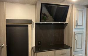 2021 Montana RV – Optional Truck Rental Available!