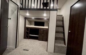 42ft Sundance 5th Wheel. Sleeps 10!