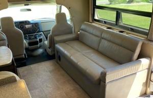Easy to drive 2017 Thor Chateau 31E bunkhouse