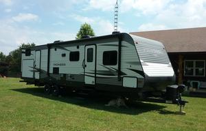 Clark's Comfy Camper-sleeps 9