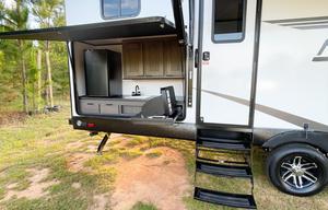 2022 Cruiser MPG Ultra Light King Bed Private Bunk