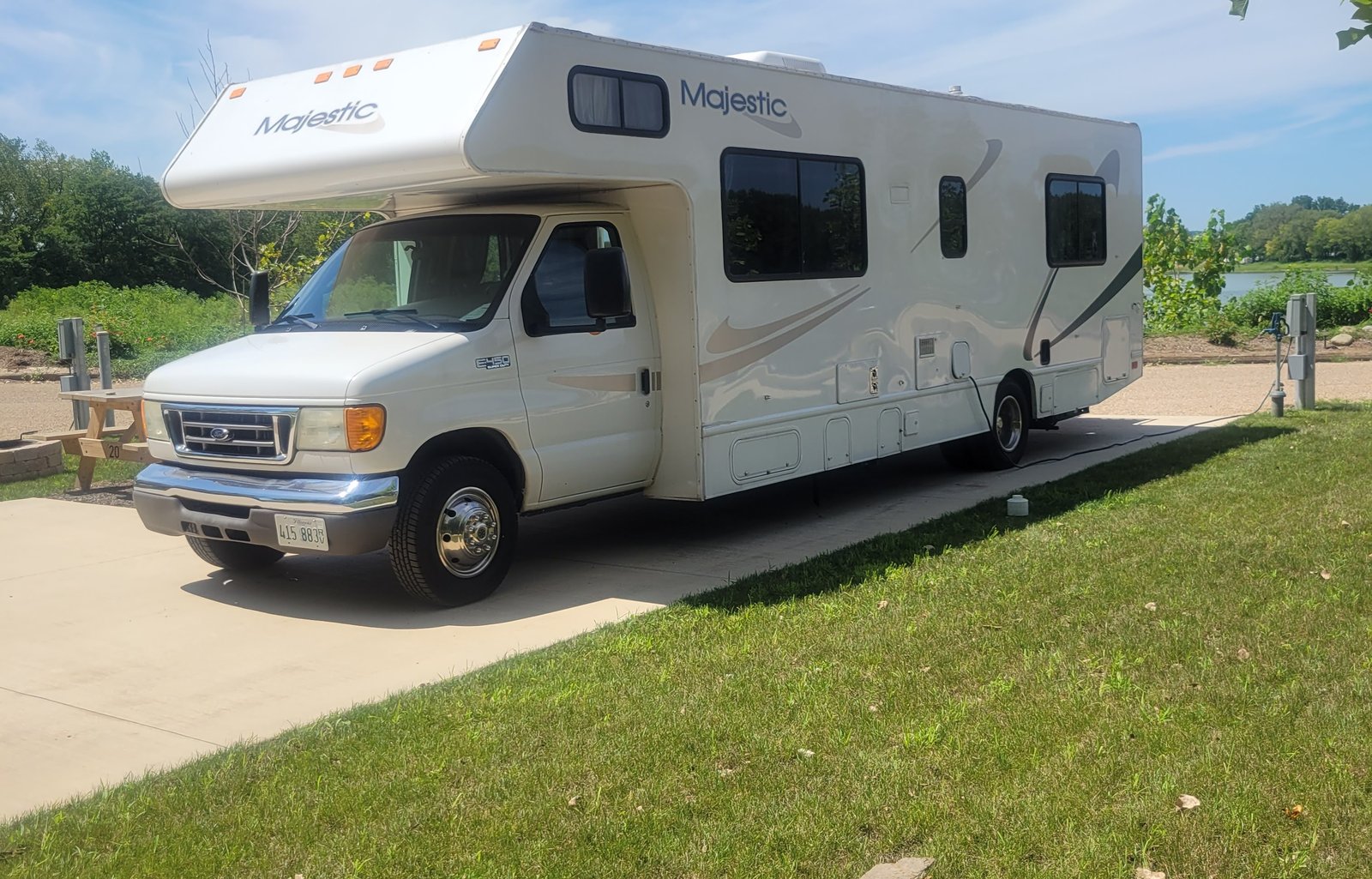 Four Winds Majestic RV