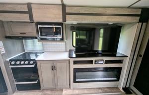 Outback | Large & Luxurious w/ Bunkhouse Sleeps 10
