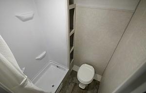 R-POD 193 w/King Size Bed **Delivery Offered**