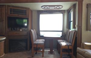 Hartland  2013 Bighorn RL2070 5th wheel.