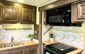 The Queen Bea: Class C 2018 Jayco Greyhawk 31FS