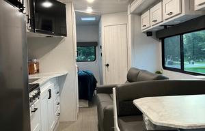 East to West Entrada 2600DS- Class C / Sleeps 6
