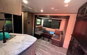 2022 Jayco JayFlight Sleeps 5