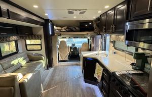 2021 Dynamax FORCE HD 34KD HD RV rental photo 9