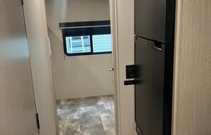 Family Bunkhouse Coachmen Apex Ultra-Lite 300BHS