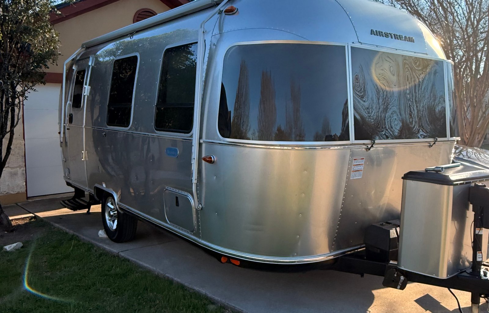 Bambino - Cozy 2024 Airstream Bambi 22FB