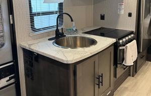 Luxury Class C-Sleeps 6-Easy to Drive-Fully Loaded