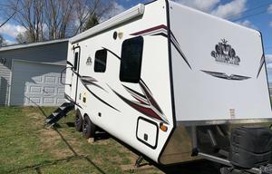 Spacious camper with the amenities of home