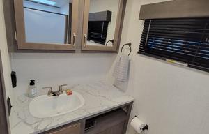 ☆Reclining sofa☆Large bathroom
