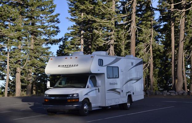 Large Group Alaska RV - Winnebago Minnie Winnie