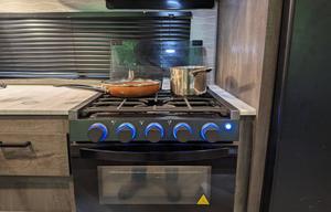 2022 - Sleeps 10! Delivery Available!!