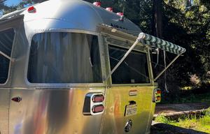 27 foot international - Power awning, Rear Hatch!
