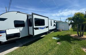 36 ft 2024 Toy Hauler