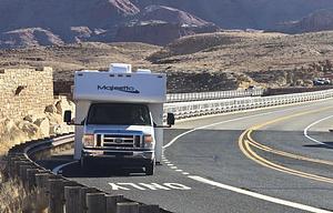 Thor Majestic 28' Motorhome - Class C RV