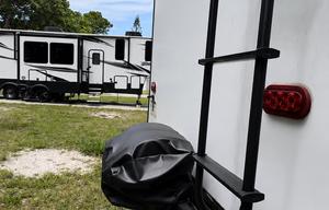 The Sierra Retreat – Luxury Family Fifth wheel