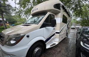 2018 Thor Motor Coach Siesta Sprinter 24SJ RV rental photo 5