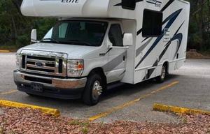 The Island Breeze Cruiser • Sleeps 6  • Thor Elite