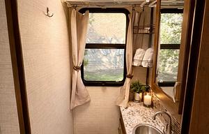 Comforts of home -King bed, tiled shower, big sink