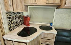 25 FT Class C - PET FRIENDLY Sleeps 3