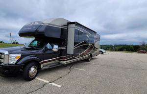 2015 Thor Motor Coach Chateau Super C 35SK RV rental photo 8