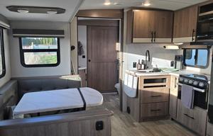 Voyager - Luxury 34ft trailer with 2 rooms & solar