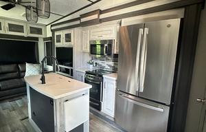 2021 Keystone RV Montana High Country 385BR RV rental photo 7