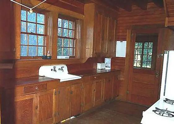001, Loop: AREA CLACKAMAS LAKE HISTORIC CABIN