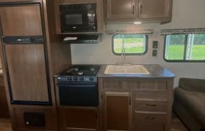 "Sweet Escape" Spacious 10-Person RV - Festivals