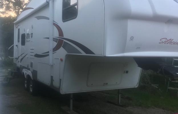 29 ft Sabre silhouette fifth wheel